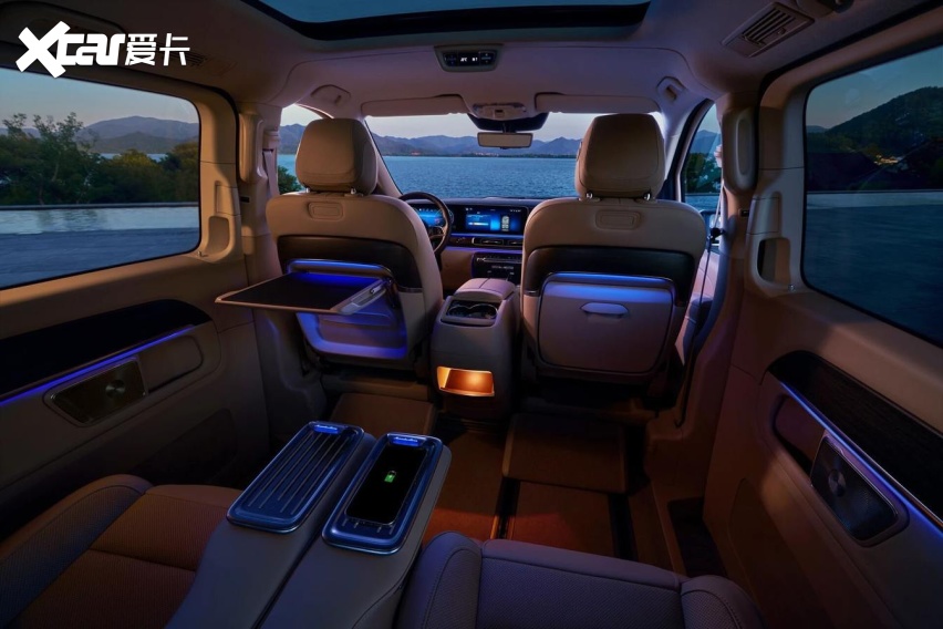 移动的会客厅:奔驰V级与老板的出行哲学