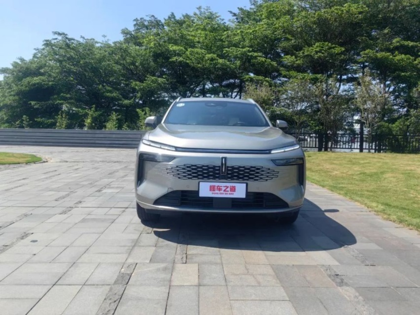 魏牌新摩卡DHT-PHEV，比理想L7还有料