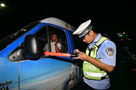 为什么交警查酒驾，看到小车必查，而货车、出租车很少查？