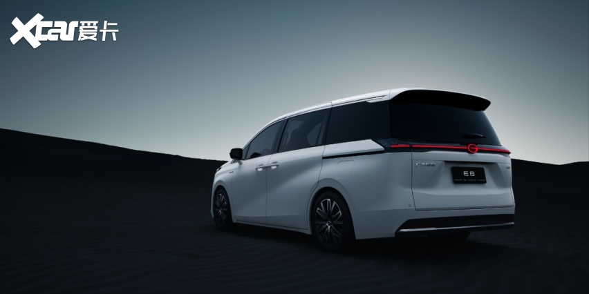 广汽传祺e8上市,首搭多项技术,大平层空间,25万元以内家用首选mpv