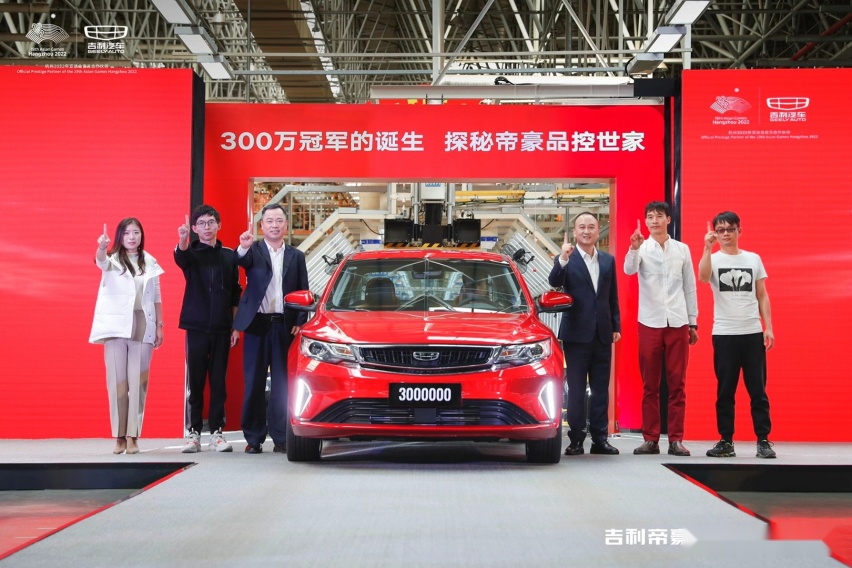 新旧势力交替，帝豪300万辆和小鹏P7第1万辆同日下线