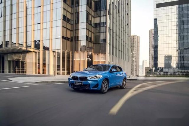 全身上下LOGO最多的宝马到底有什么不同？试驾创新BMW X2