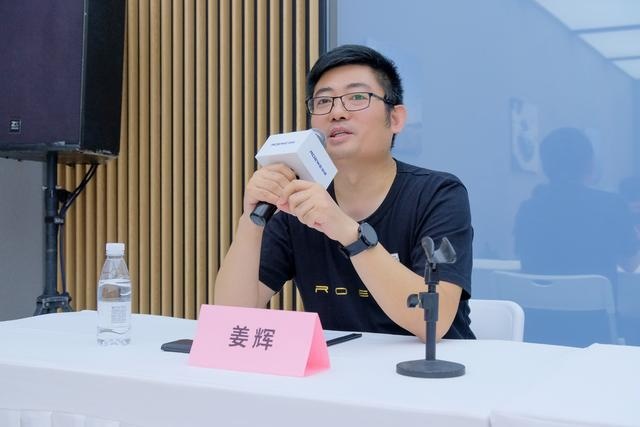 新狮标+R标双剑合璧 成都车展上汽荣威展台专访