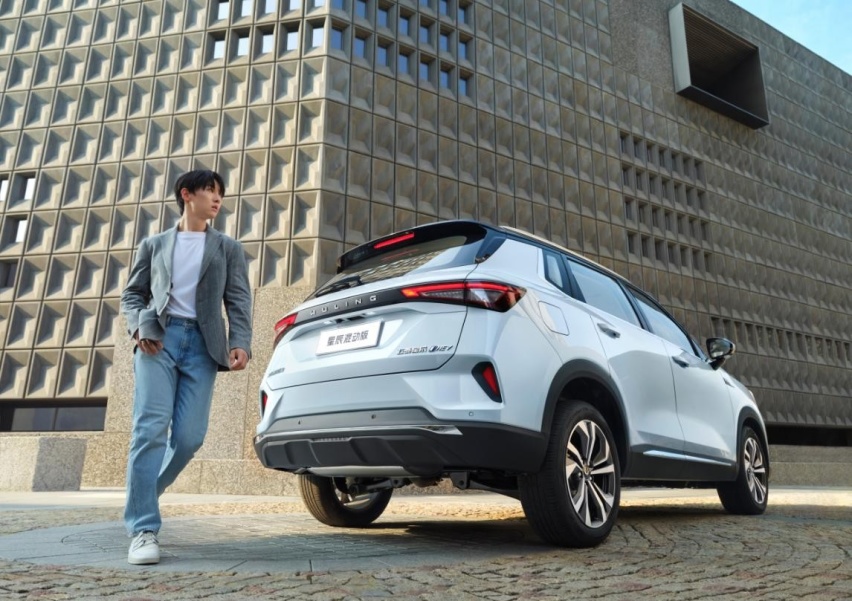 顶配10万的混动SUV，五菱星辰混动版，表现令人惊喜！