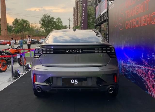实拍领克05：标配2.0T+8AT，目前最诱人的CMA车型
