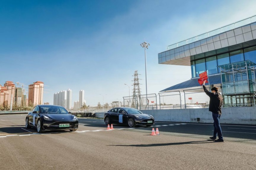 试驾丨赛道狂飙特斯拉Model 3，电动车也有乐趣？