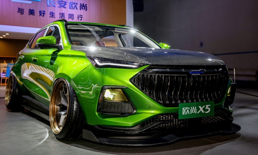 2021年重庆车展最靓的仔：长安欧尚X5魔改系列——绿魔