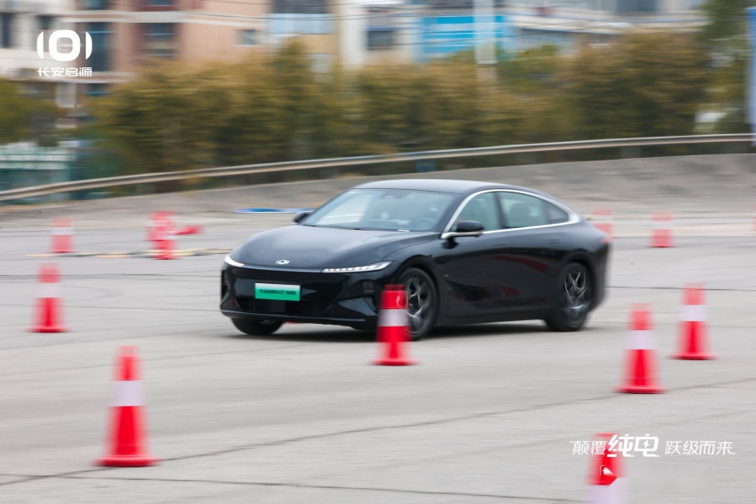 试驾长安启源A07真香版：710km续航杀入15万区间，的确很香！