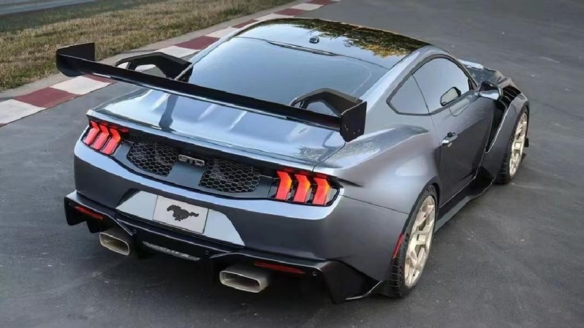 传奇跑车的魅力，福特Mustang GTD实车现身车展，V8引擎爆80