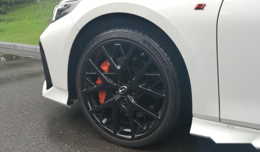 拥有“赛道基因”高性能车 试驾广汽传祺影豹R 简直“泰裤辣”！