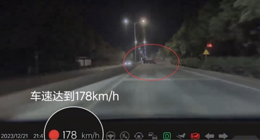 理想L7重大事故，AB柱全断，车顶被掀开，理想公布事故视频惹争议