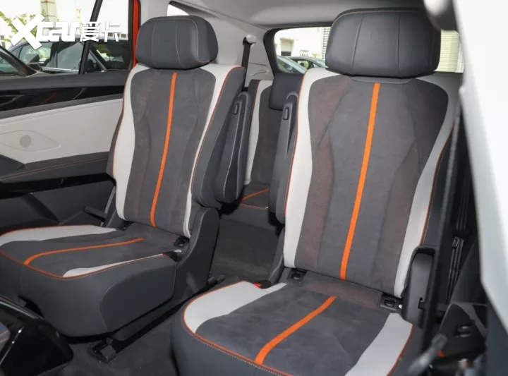 30万预算，Model Y、ID.6 CROZZ，谁才是最潮玩家？