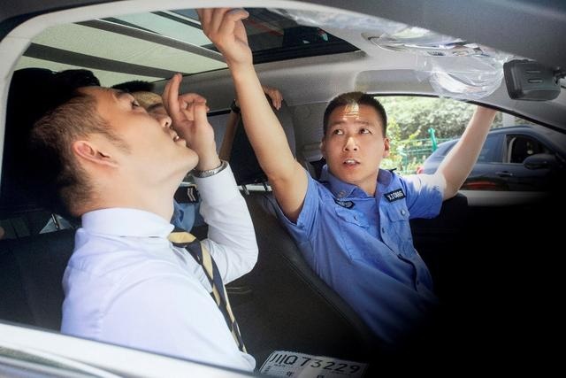 不再羡慕迪拜豪车警车，中国豪华警车VV7来了