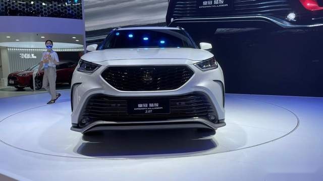2.0T版本皇冠陆放上市，除了动力，还有哪些看点？