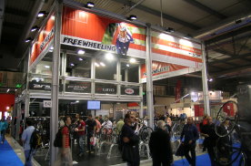 意大利三大自行车品牌巨头FRW辐轮王闪亮登场一位难求的进博会