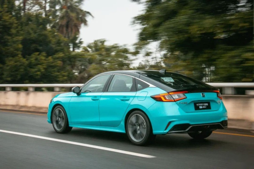 什么是年轻人该玩的车，五门轿跑型格HATCHBACK给你答案