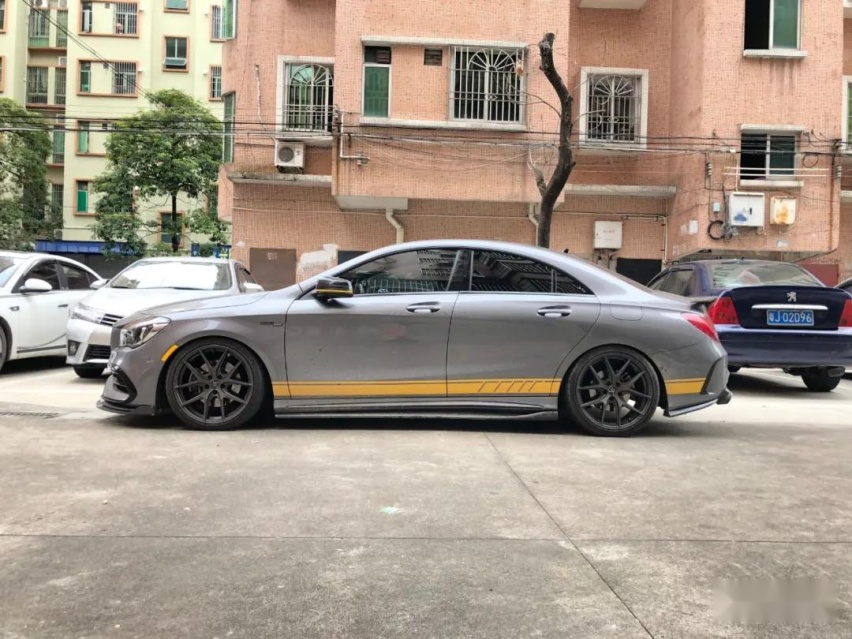 比蝴蝶灯更性感的是手工宽体，奔驰CLA要做街上最靓的仔？