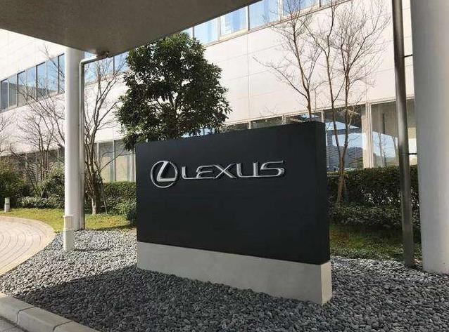 雷克萨斯良心发现？车型不加价，甚至还有8万优惠
