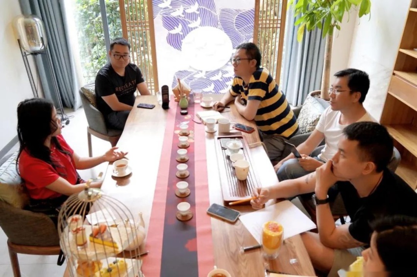 律师的理性与重庆美女的感性，她三次成为比亚迪新能源车主