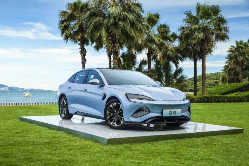 深蓝SL03、比亚迪海豹、全新红旗H5 | 一周新车
