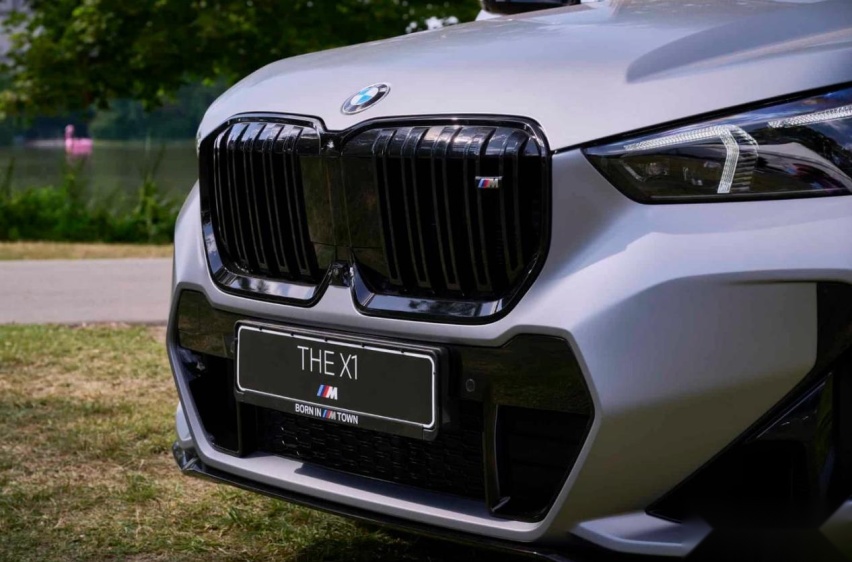 2024款宝马X1 M35i，300马力，四排气，百公里加速5.4秒