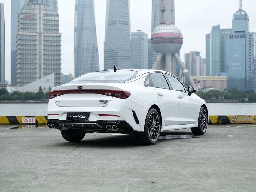 包牌价16.18万起的中型车 教授后悔买车买早了