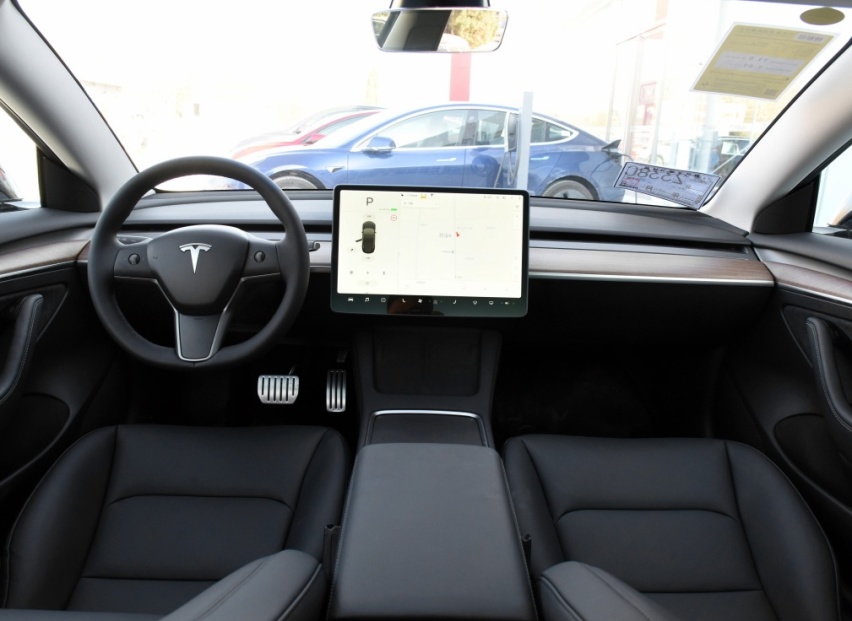 30来万，特斯拉Model 3和宝马3系怎么选，看刹车还是品质？