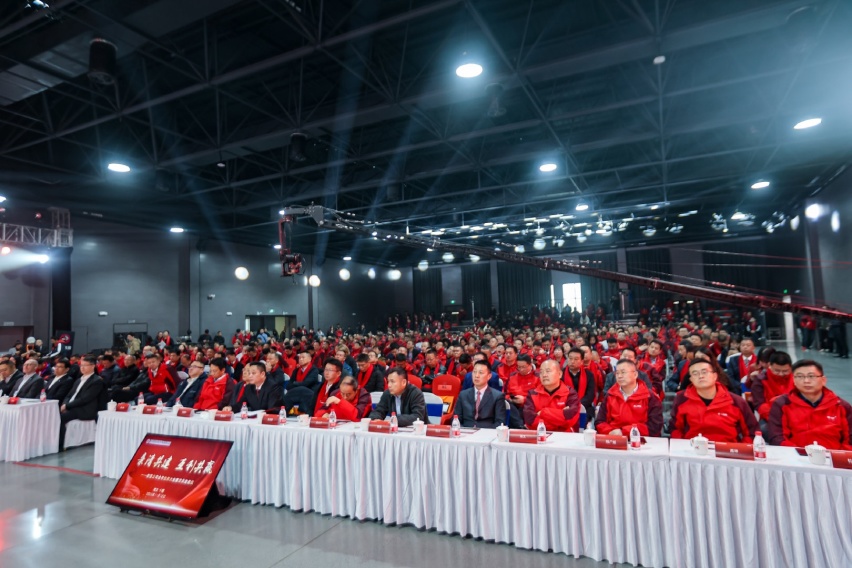 东风新疆2024年合作伙伴大会暨X系列新品发布会在十堰成功举行