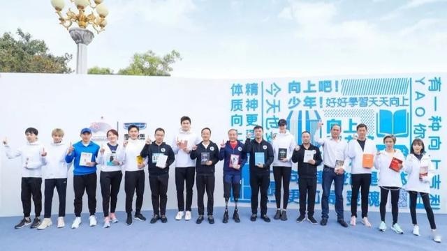 3000米、3716个台阶、1小时14分，致第一次向上马拉松