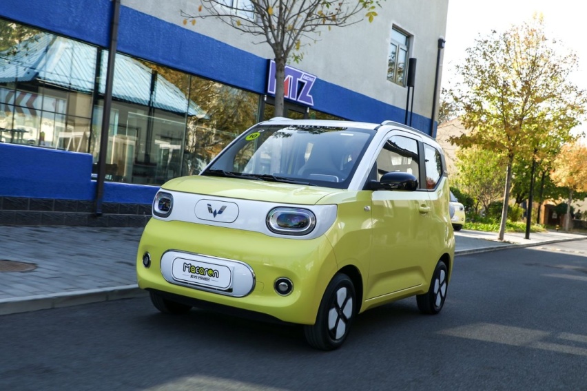 11月14日，宏光MINIEV第三代马卡龙上市，可手机控车，续航215