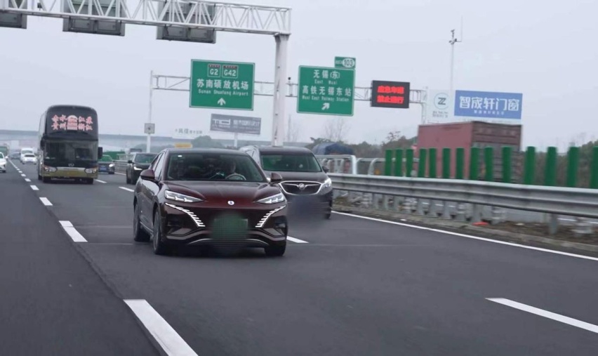 腾势N7挑战上海-南京长途智驾，以天神之眼对决老司机