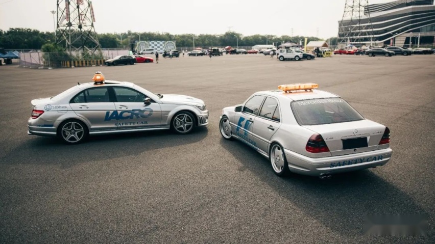 变身成安全车的奔驰AMG C63，这下真是玩出了自己的风格