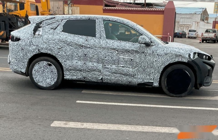 瞄准特斯拉Model Y？比亚迪海狮路试谍照曝光
