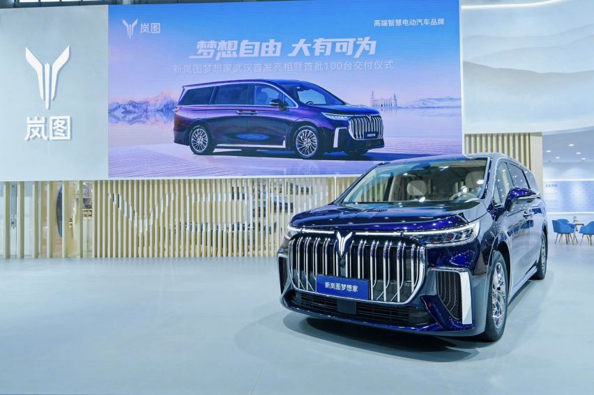 新岚图梦想家定单累计破万 武汉车展亮相 销售火爆