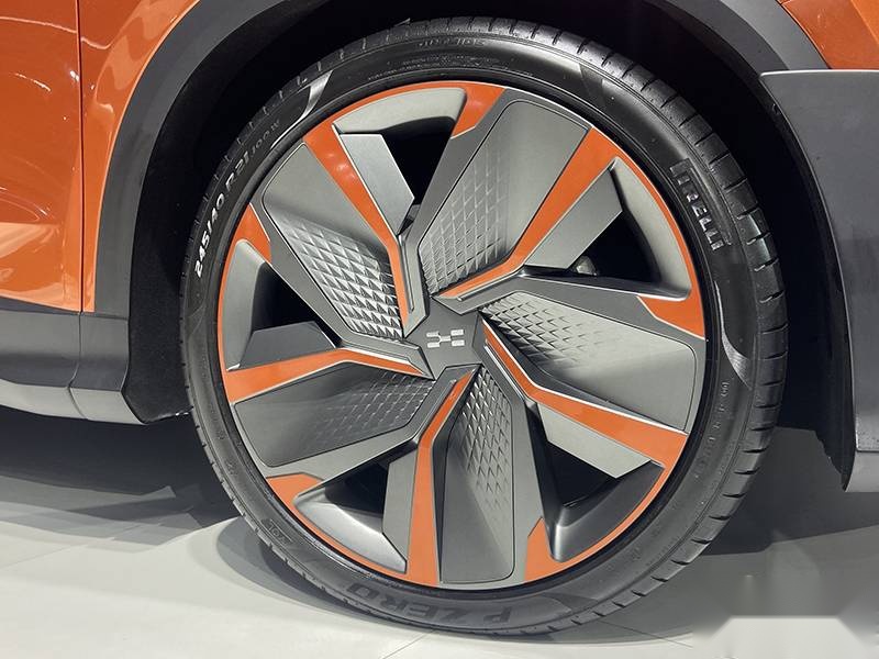 2020成都车展：造型大胆科幻，实拍爱驰U6 ion概念车