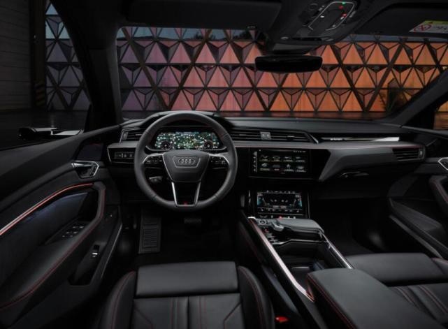 50万买它还是买理想？奥迪旗舰电动SUV Q8 e-tron家族官图