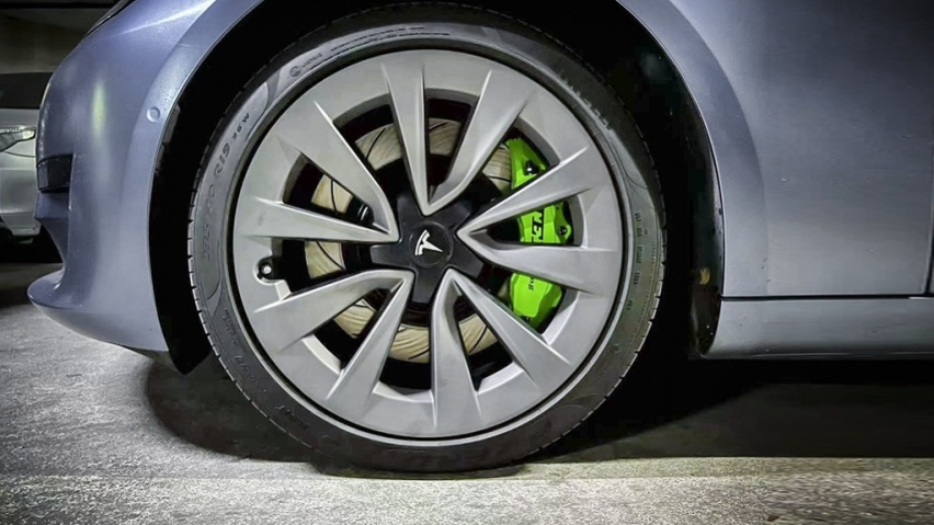 特斯拉model 3刹车改装效果展现，TEI P60ES大六刹车套件
