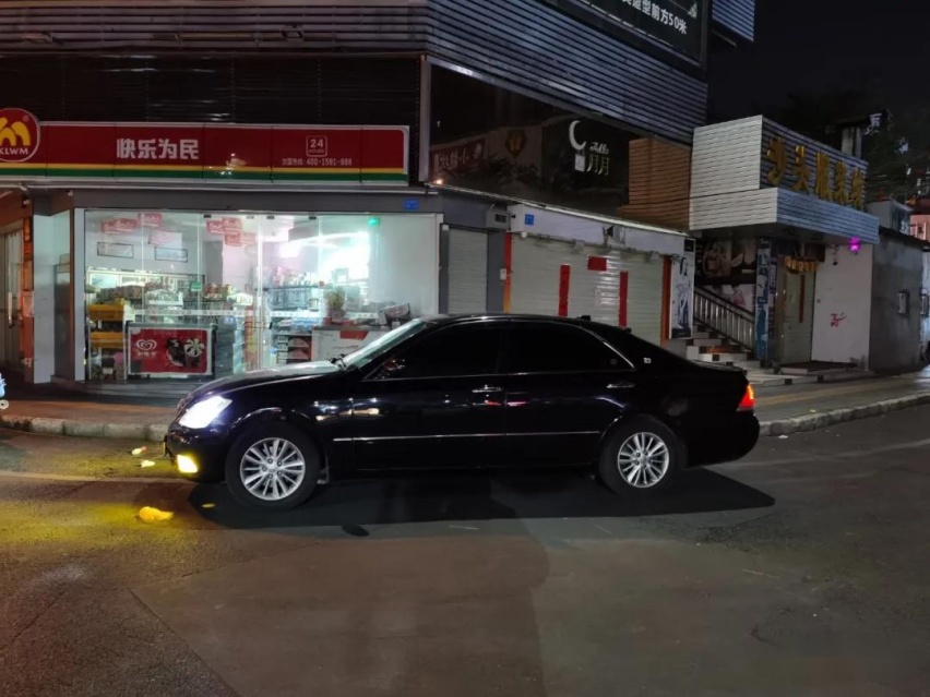 坐133长大的00后车友，用十二代皇冠玩低趴只为圆儿时改装梦