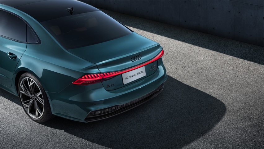 3.0T V6+四驱+四轮转向 还配无边门框？奥迪A7L年内上市！