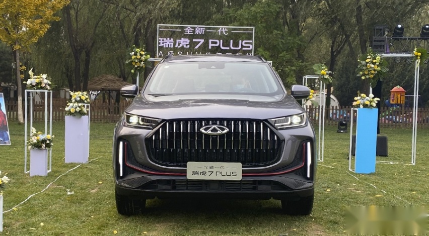 实拍：全新前脸气势十足！ 奇瑞新款瑞虎7PLUS预售10.69万起！