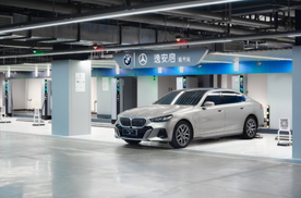 BMW自动充电机器人完成概念验证，开启智能充电与泊车一体化未来