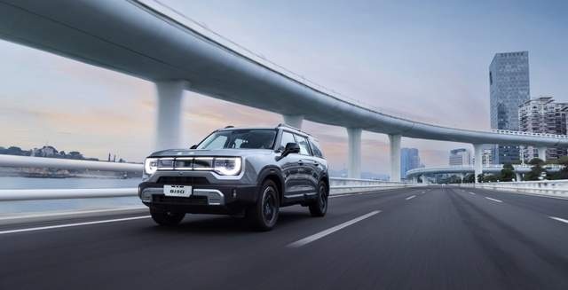 “轻野”还能有多野？不充电的电四驱轻野SUV BJ30告诉你答案