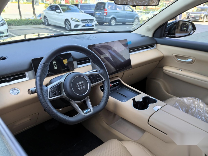 问界M7平替？蓝电E5 PLUS到店，配华为车机，续航1300km