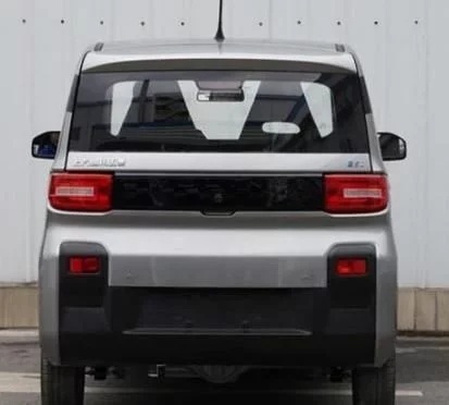 五菱神车膨胀了 转行卖纯电轿车 续航或可达250km