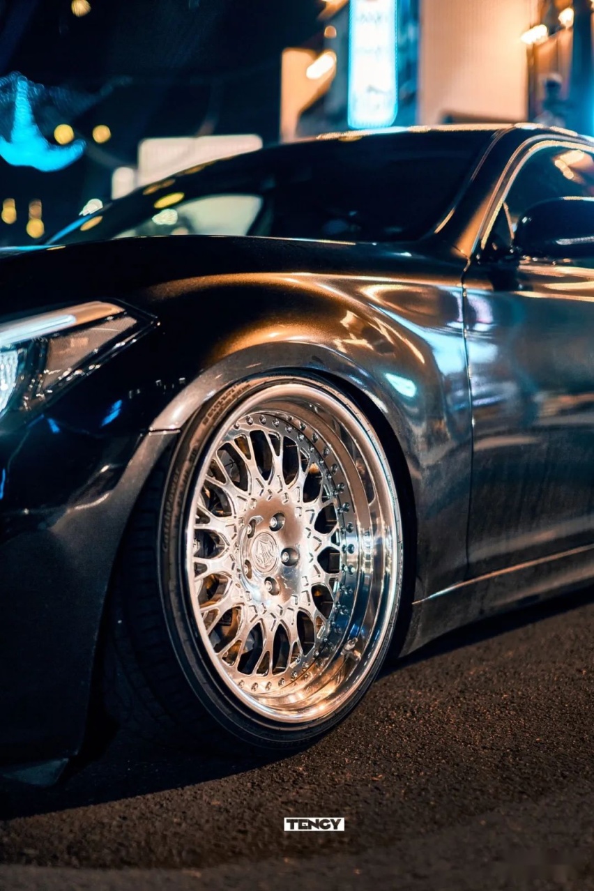 VIP风拉满的英菲尼迪Q70L，一套气动、一套轮毂就够了