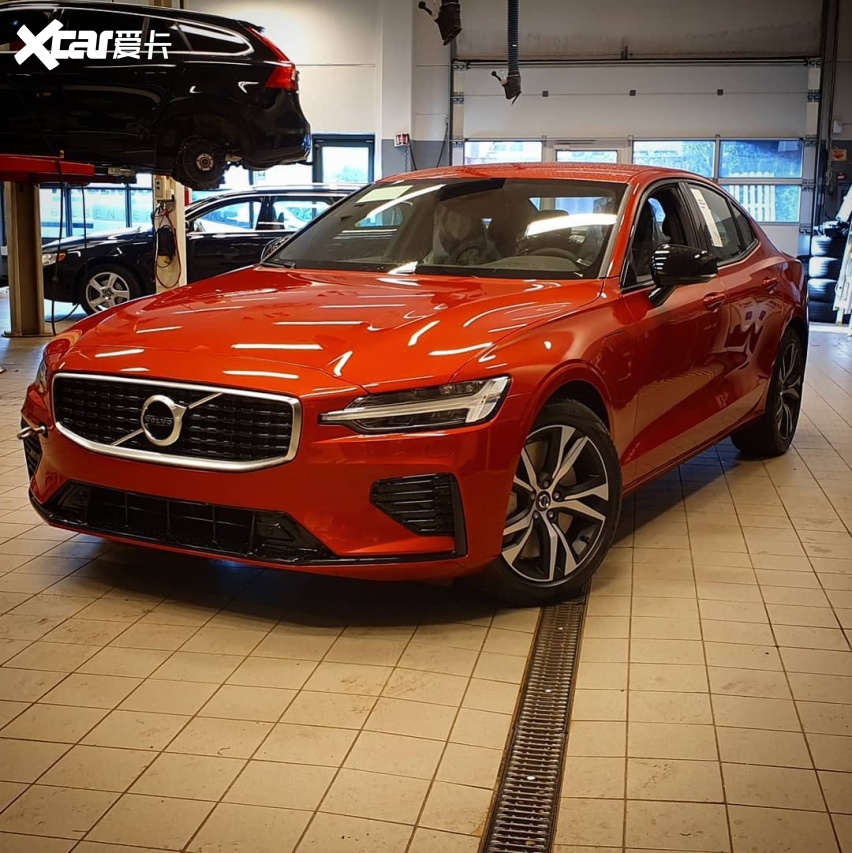沃尔沃s60海外实车 红色的运动感-爱卡汽车爱咖号