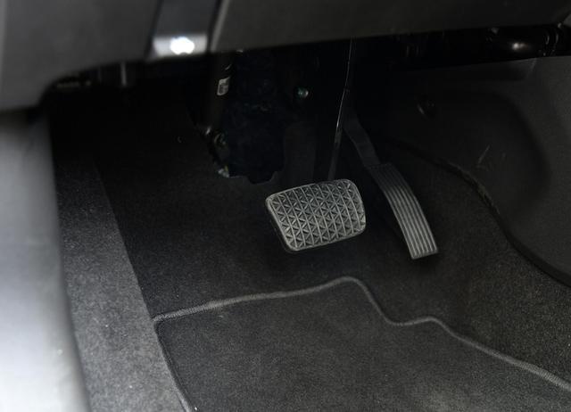 试驾测评：百年品牌的首款紧凑型SUV，迟来的总是最好的？