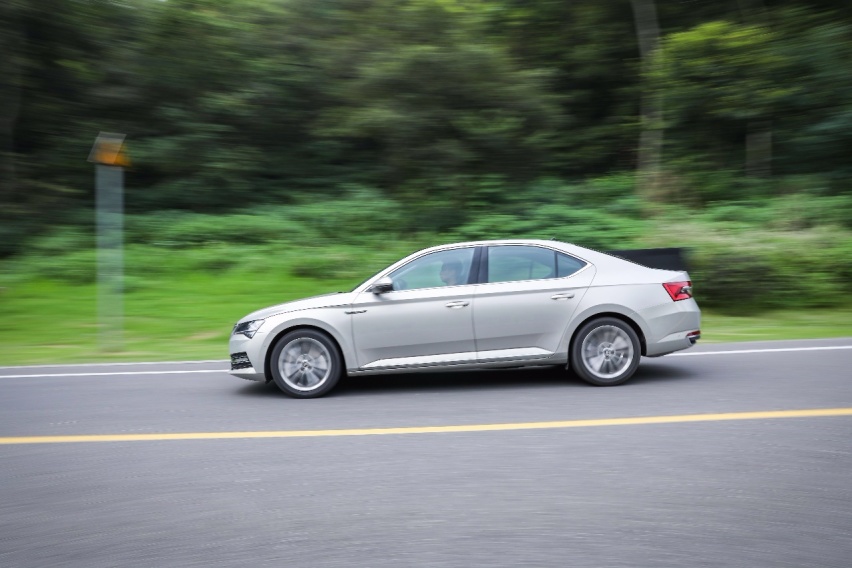 配置水平更上一层楼！试驾斯柯达新速派380TSI