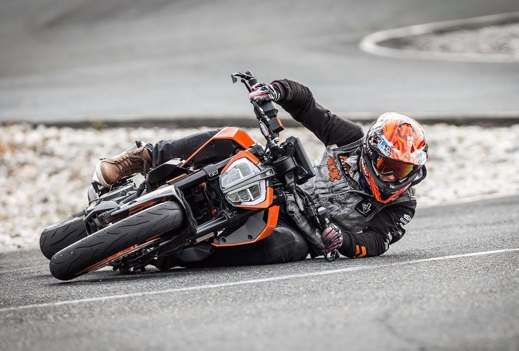 键盘说车重燃战火ktm390duke对飙川崎z400