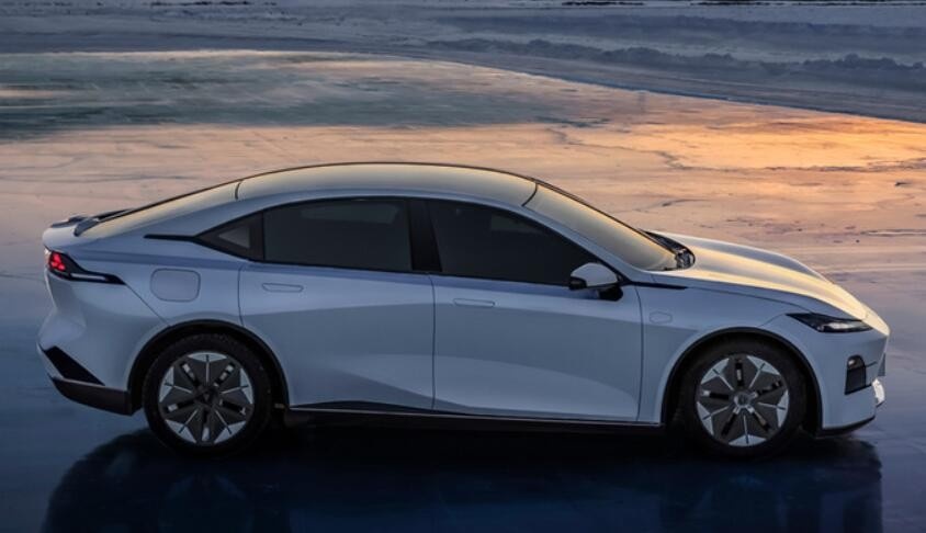 瞄准Model 3：最高续航1200km，长安深蓝SL03售16.89万元起
